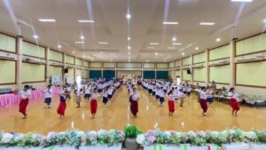 รำออนซอนฟ้อนแพรวากาฬสินธุ์ คณะครู นักเรียนโรงเรียนในกลุ่มเครือข่ายกมลาไสย