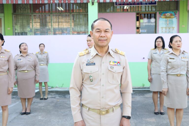 เข้าแถวเคารพธงชาติ สวดมนต์ไหว้พระ และกล่าวคำปฏิญญาสำนักงานเขตพื้นที่การศึกษาสุจริต