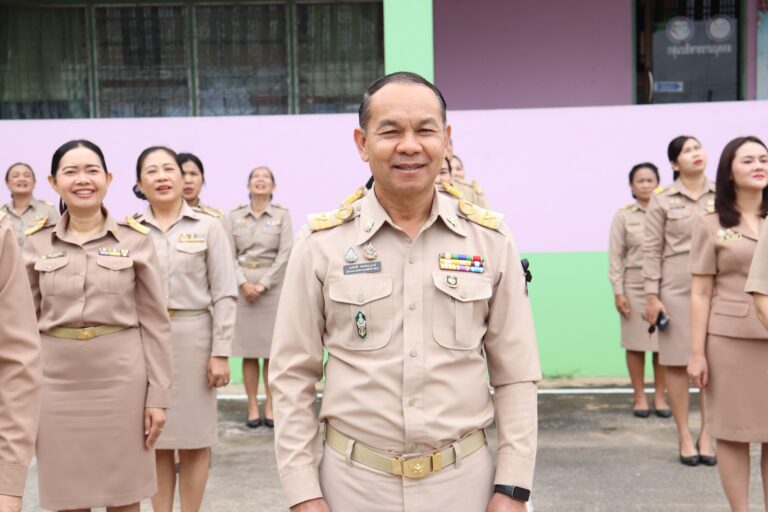 เข้าแถวเคารพธงชาติ สวดมนต์ไหว้พระ และกล่าวคำปฏิญญาสำนักงานเขตพื้นที่การศึกษาสุจริต