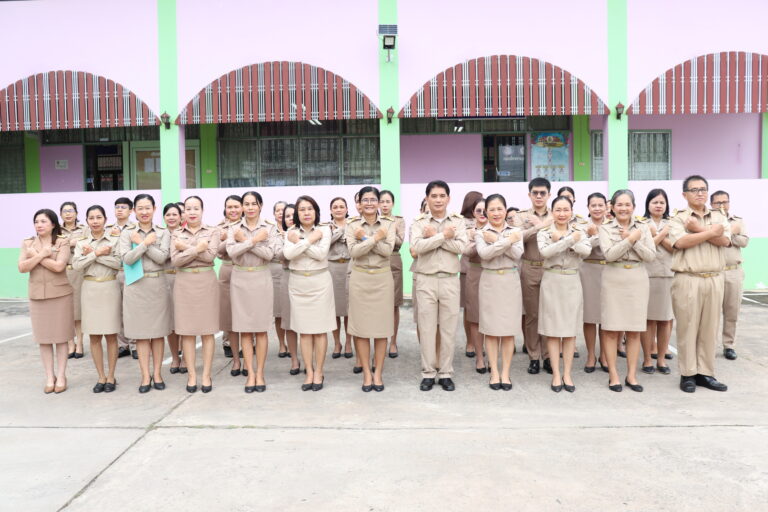 เข้าแถวเคารพธงชาติ สวดมนต์ไหว้พระ และกล่าวคำปฏิญญาสำนักงานเขตพื้นที่การศึกษาสุจริต