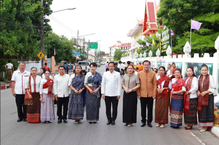 ร่วมพิธีทำบุญตักบาตร ตามโครงการถนนสายบุญ นวพุทธศิลป์ ถิ่นเมืองน้ำดำ ประจำปีงบประมาณ พ.ศ. 2569