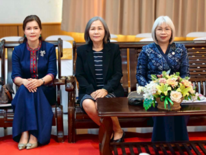 ร่วมพิธีเปิดการอบรม การขับเคลื่อนนโยบายยกระดับการเรียนรู้สู่โลกความเป็นจริง ห้องเรียนอาชีพสู่ระบบธนาคารหน่วยกิต ภายใต้โครงการการพัฒนากลไกการบริหารจัดการศึกษารูปแบบบูรณาการผ่านระบบ Credit Bank