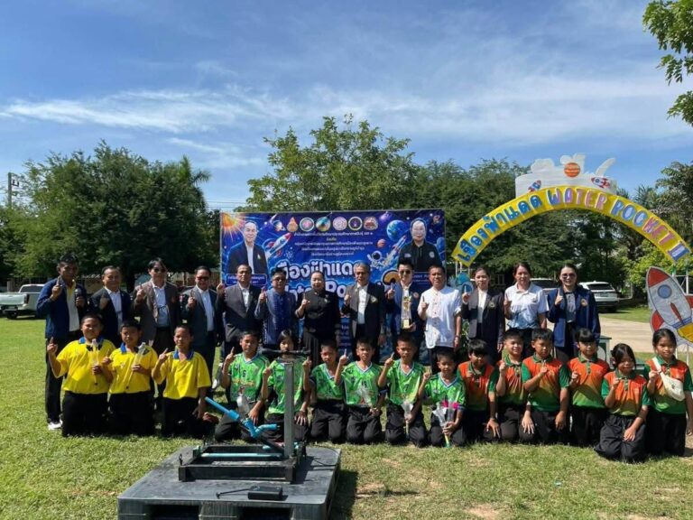 ประธานในพิธีเปิด "เมืองฟ้าแดด Water Rocket"